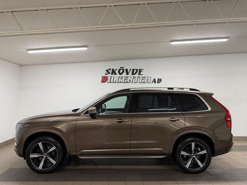Brun Begagnad 2016 Volvo XC90 Momentum SUV | 309 500 kr (Bra pris) - Bild 1/4