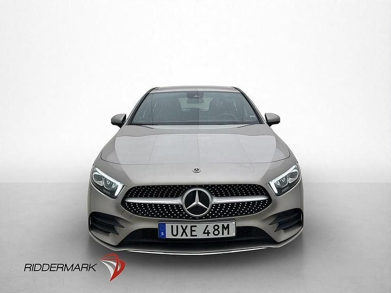 Begagnad Mercedes A180 AMG line 136 HK (100 kW) 2020 Silver Halvkombi