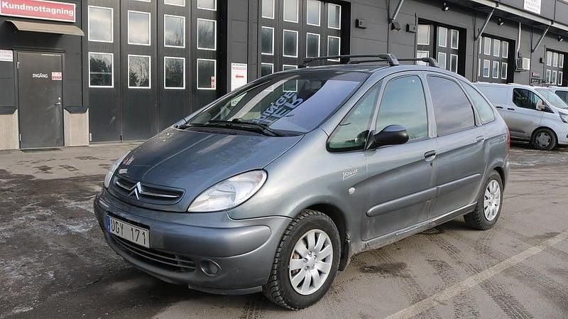 Begagnad Citroën Xsara Picasso 136 HK (100 kW) 2003 Grå Minibuss