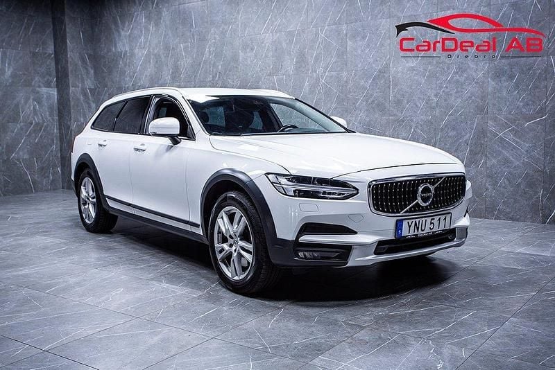 Vit Begagnad 2018 Volvo V90 CC Momentum Kombi | 209 800 kr (Marknadspris) - Bild 1/4