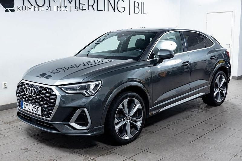 Grå Begagnad 2019 Audi Q3 Sportback S-Line SUV | 319 900 kr - Bild 1/4