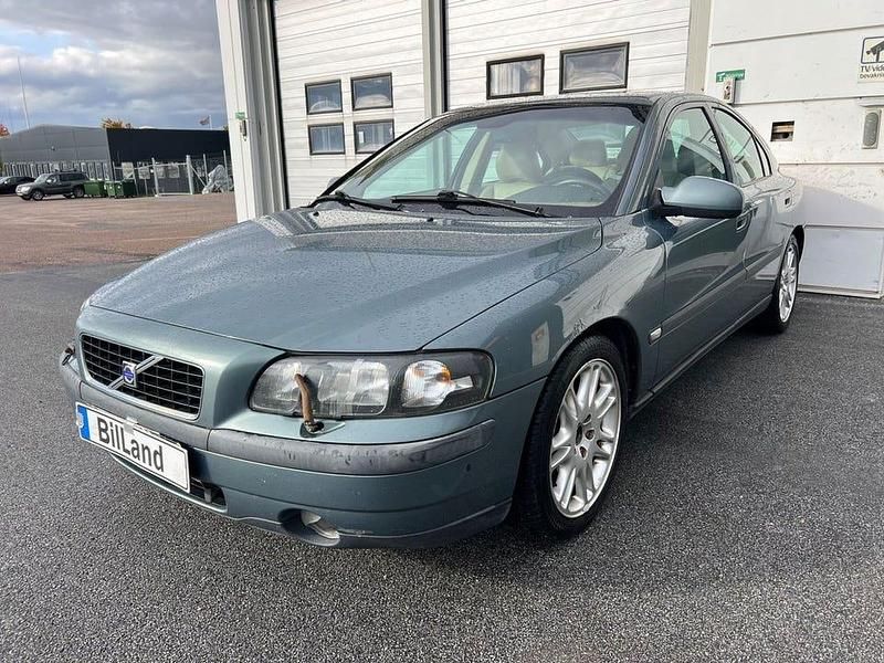 Grön Begagnad 2003 Volvo S60 Business Edition Sedan | 29 900 kr (Lite dyr) - Bild 1/4