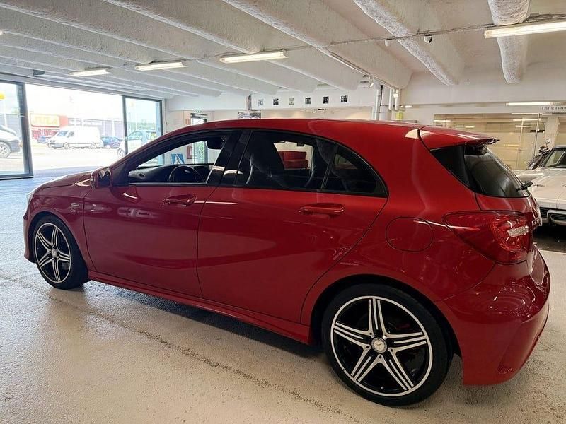 Begagnad Mercedes A250 Sport Edition 211 HK (155 kW) 2014 Röd (jupiter red) Halvkombi
