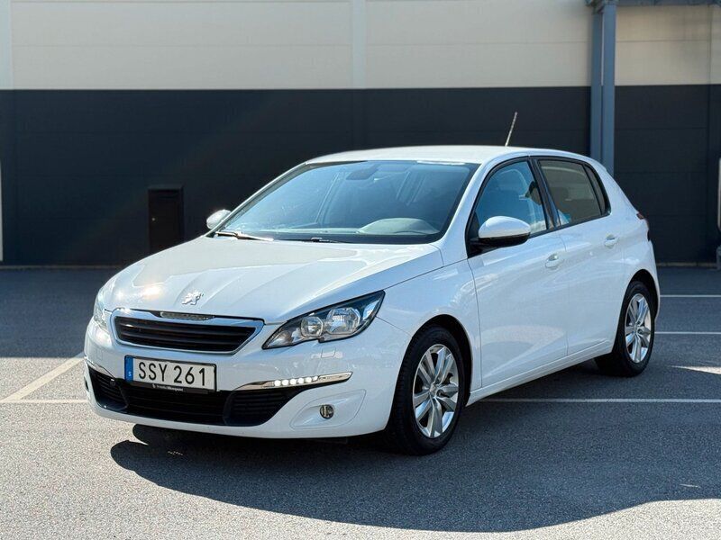 Vit Begagnad 2017 Peugeot 308 Active Halvkombi | 104 400 kr (Marknadspris) - Bild 1/4
