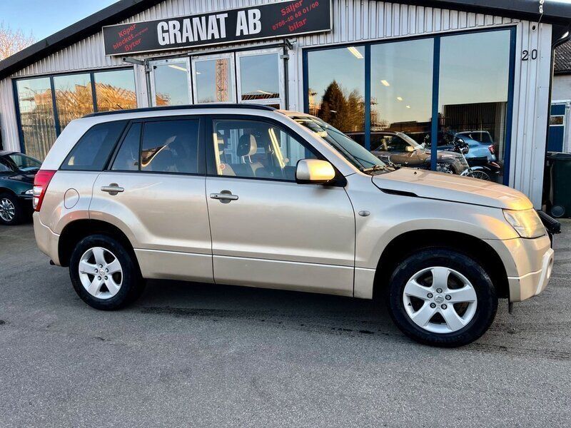 Ljusbrun (brun met) Begagnad 2007 Suzuki Grand Vitara SUV | 55 000 kr (Marknadspris) - Bild 1/4