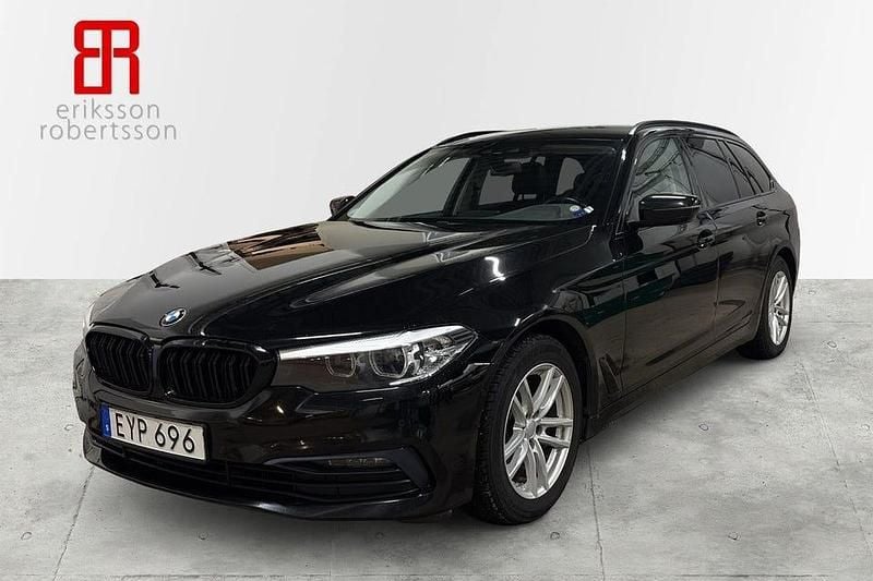 Svart Begagnad 2019 BMW 520 Kombi | 239 900 kr (Marknadspris) - Bild 1/4