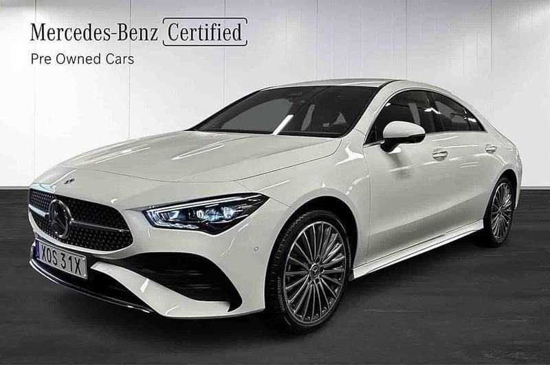 Vit Begagnad 2025 Mercedes CLA250e Sedan | 438 900 kr (Marknadspris) - Bild 1/1