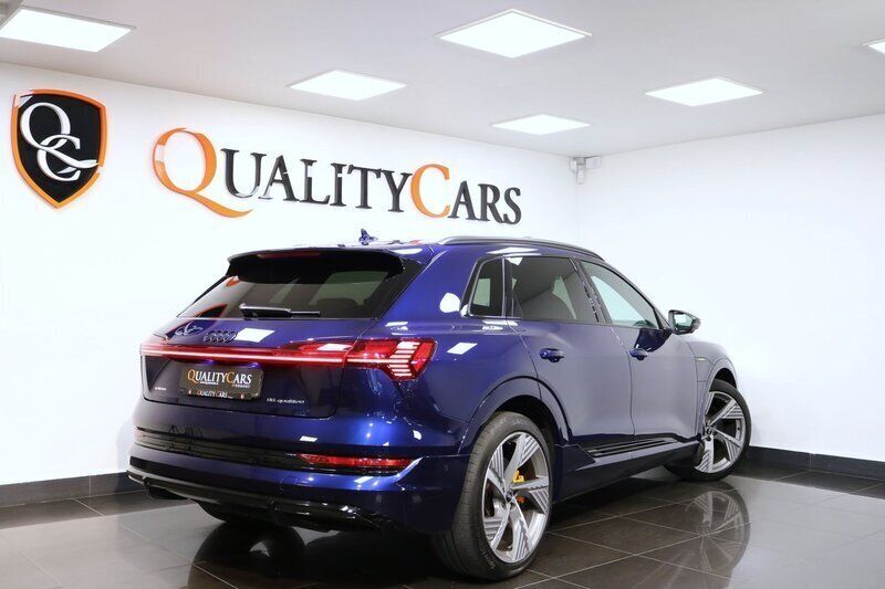 Begagnad Audi e-tron S-Line 300 kW (408 HK) 2020 Blå SUV