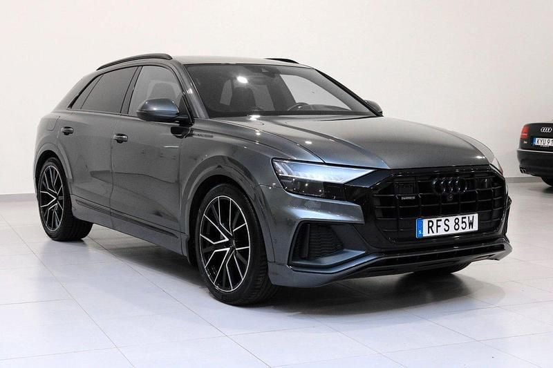Grå Begagnad 2019 Audi Q8 S-Line SUV | 579 900 kr (Lite dyr) - Bild 1/4