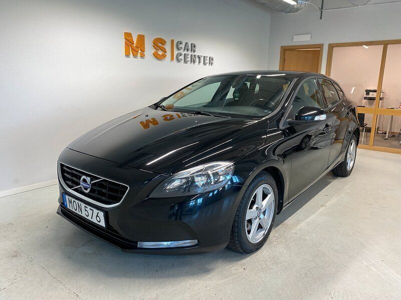 Svart Begagnad 2014 Volvo V40 Kombi | 139 800 kr (Marknadspris) - Bild 1/4