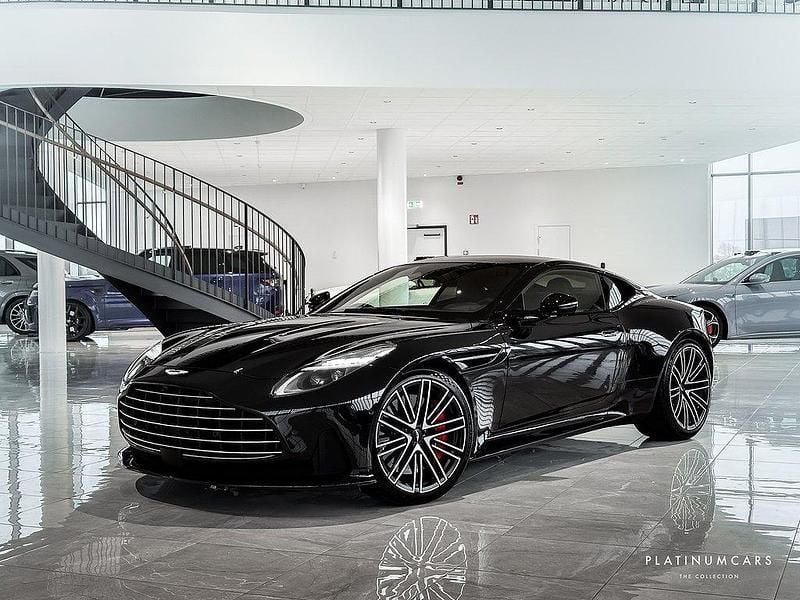 Svart (oberon svart) Begagnad 2023 Aston Martin DB12 Sportkupé | 2 599 000 kr - Bild 1/4