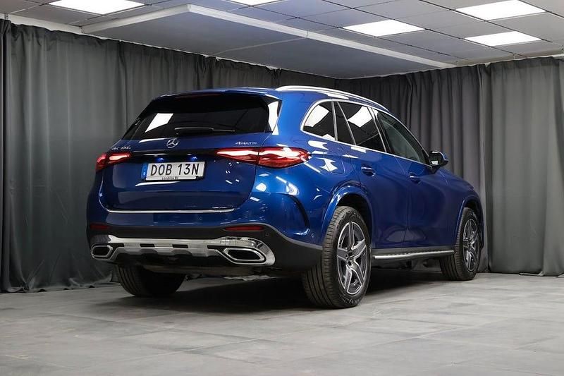 Begagnad Mercedes GLC300 Advanced 313 HK (230 kW) 2023 Blå SUV