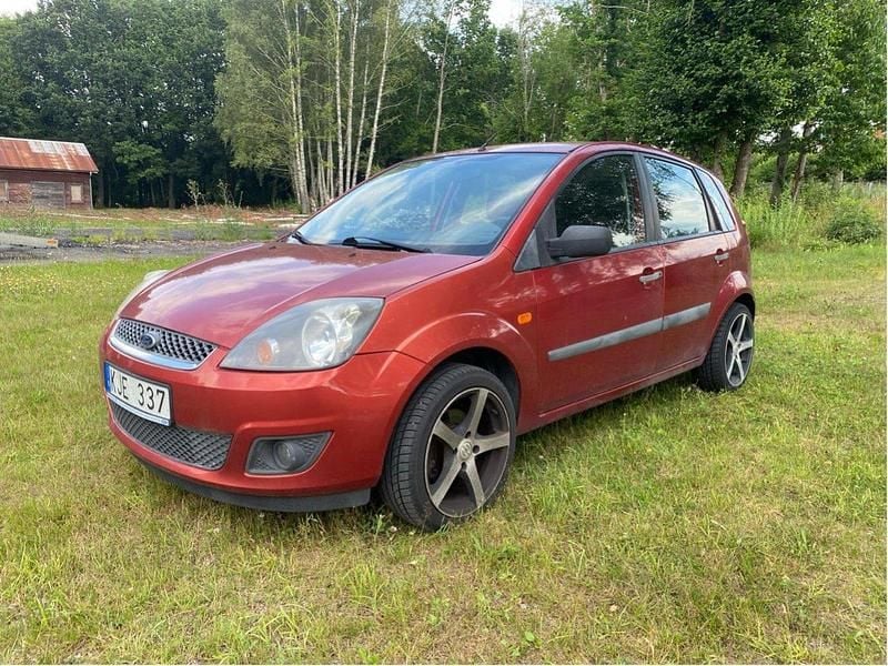 Begagnad 2007 Ford Fiesta Halvkombi | 25 000 kr (Lite dyr) - Bild 1/4
