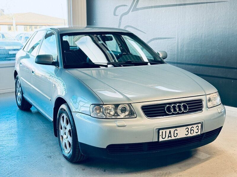 Silver Begagnad 2003 Audi A3 Attraction Halvkombi | 24 900 kr (Dyr) - Bild 1/3