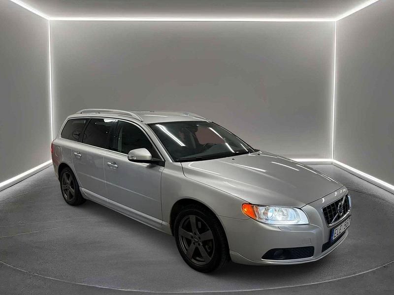 Ljusgrå Begagnad 2010 Volvo V70 Summum Kombi | 114 900 kr (Lite dyr) - Bild 1/4