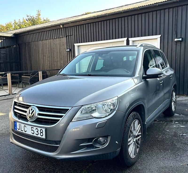 Begagnad VW Tiguan 150 HK (110 kW) 2008 Mörkgrå SUV