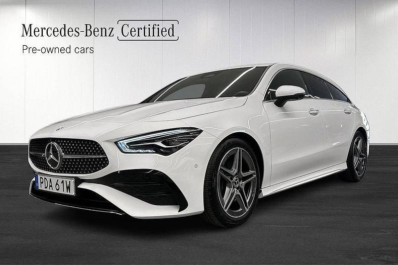 Vit Begagnad 2024 Mercedes CLA200 Shooting Brake Premium Kombi | 389 000 kr (Marknadspris) - Bild 1/4