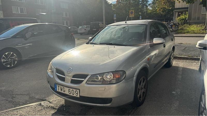 Silver Begagnad 2002 Nissan Almera Halvkombi | 13 900 kr - Bild 1/4