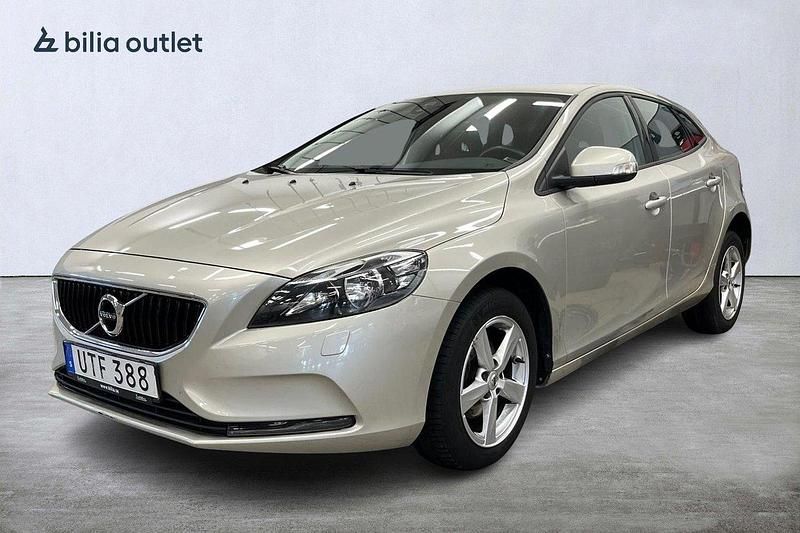 Ljusbrun Begagnad 2017 Volvo V40 Kinetic Kombi | 159 900 kr (Marknadspris) - Bild 1/3