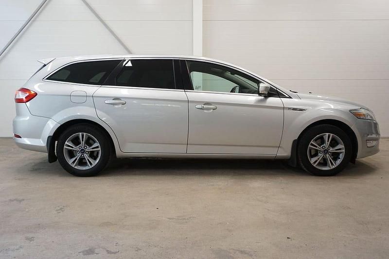 Begagnad Ford Mondeo Titanium 146 HK (107 kW) 2011 Grå Kombi