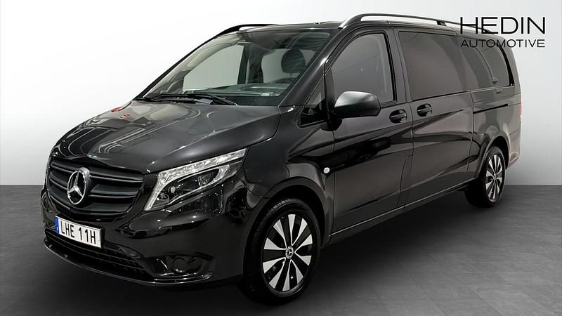 Grå Begagnad 2023 Mercedes Vito Van | 562 375 kr - Bild 1/4