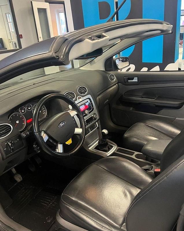 Begagnad Ford Focus Cabriolet 146 HK (107 kW) 2007 Lila Cab