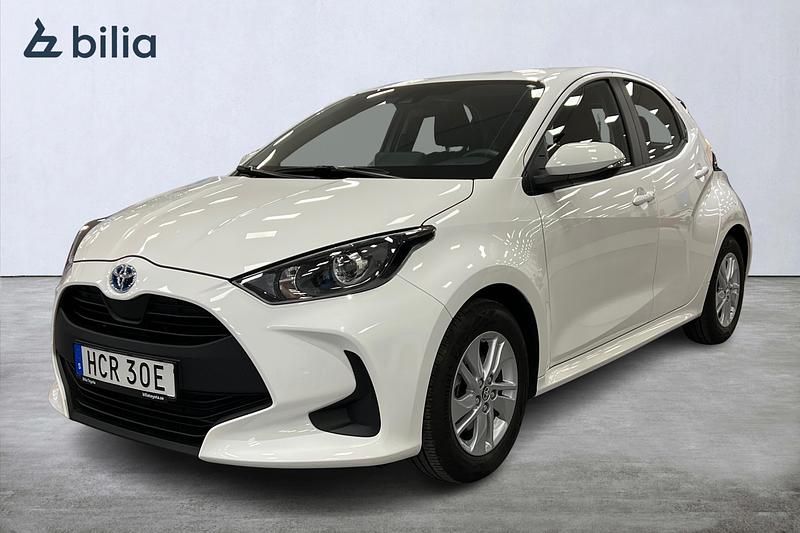 Begagnad Toyota Yaris Hybrid Active 117 HK (86 kW) 2022 Vit Halvkombi