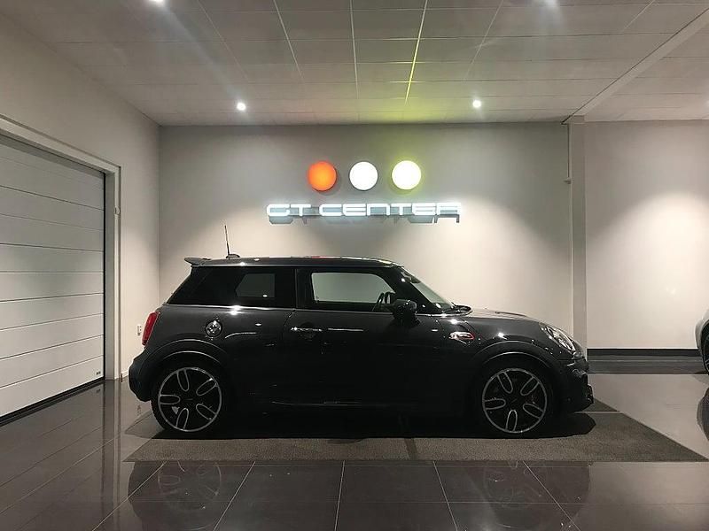 Begagnad Mini John Cooper Works Chili 231 HK (169 kW) 2019 Thundergrey metallic/dinamica/carbon black läder Halvkombi