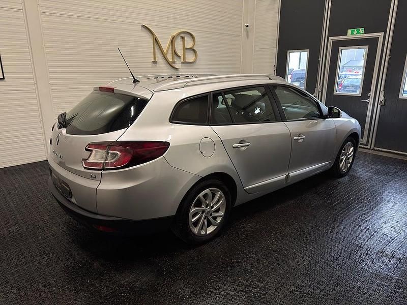 Begagnad Renault Mégane GrandTour 110 HK (80 kW) 2012 Silver Kombi