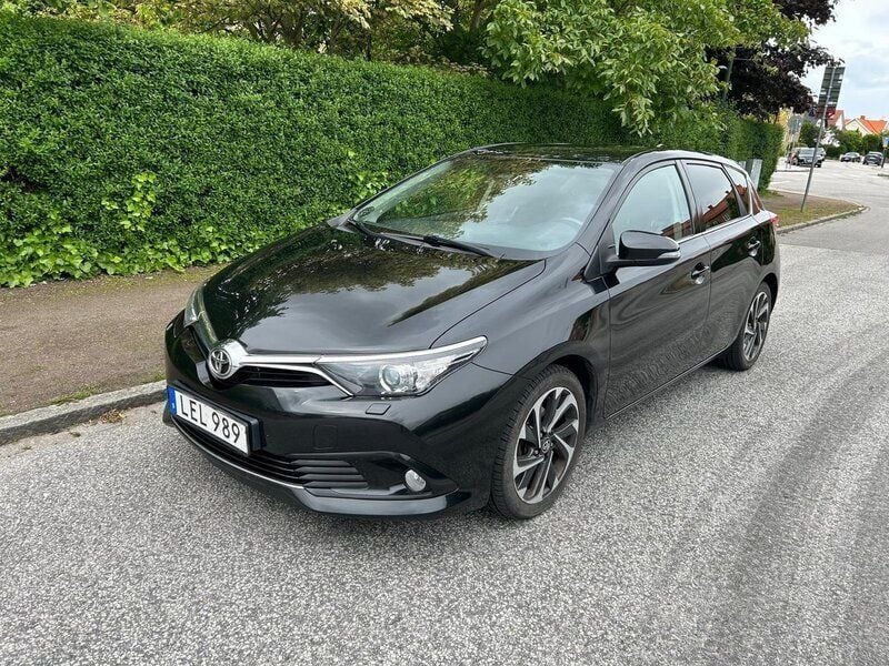 Svart Begagnad 2015 Toyota Auris Active Halvkombi | 99 000 kr (Marknadspris) - Bild 1/4