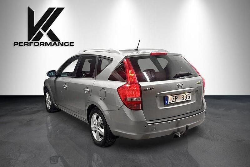 Begagnad Kia Ceed Sportswagon 128 HK (94 kW) 2011 Silver Kombi