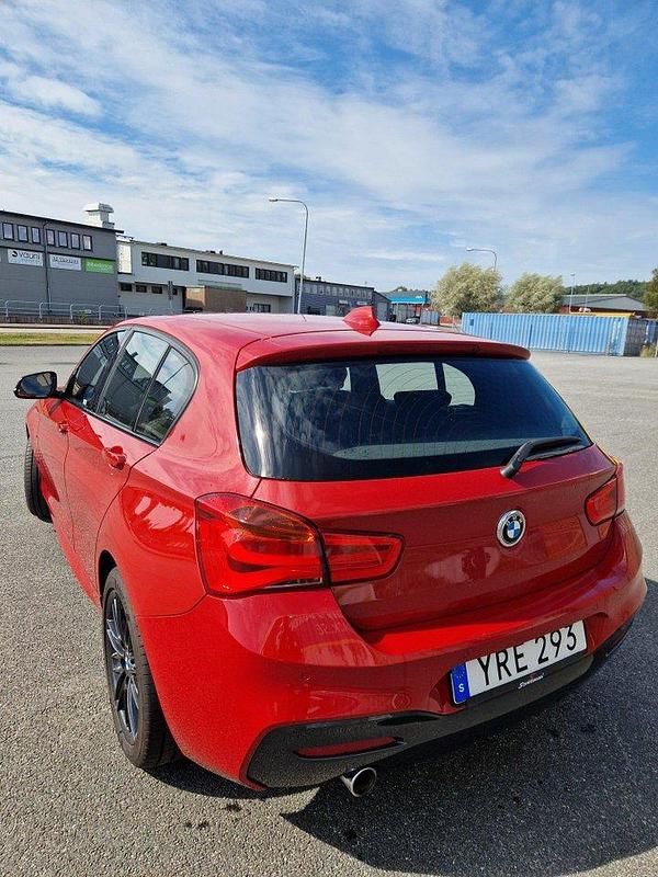 Röd Begagnad 2018 BMW 118 M Sport Halvkombi | 150 000 kr (Bra pris) - Bild 1/4