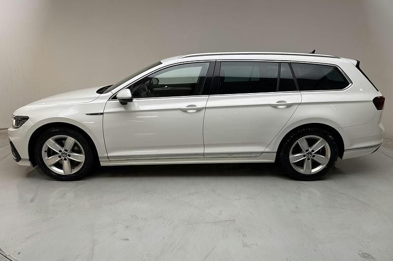 Begagnad VW Passat R-line 200 HK (147 kW) 2022 Vit Kombi