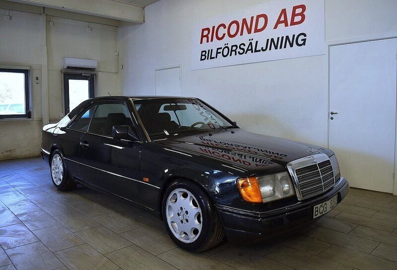 Mörkgrå Begagnad 1992 Mercedes 230 Sportkupé | 99 900 kr - Bild 1/4
