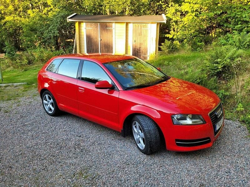 Röd Begagnad 2011 Audi A3 Sportback Halvkombi | 48 000 kr (Bra pris) - Bild 1/4