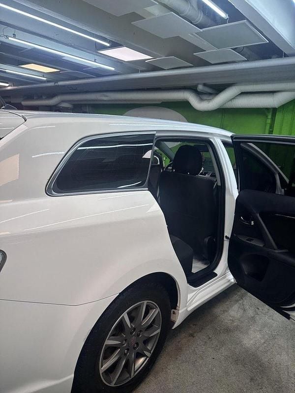 Vit Begagnad 2011 Toyota Avensis Kombi | 85 000 kr (Marknadspris) - Bild 1/4