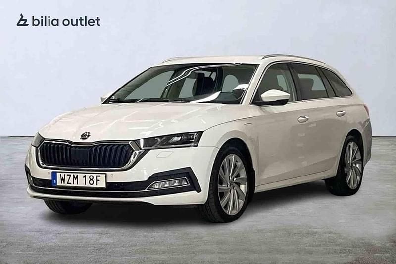 Vit Begagnad 2021 Skoda Octavia Kombi | 234 900 kr - Bild 1/1