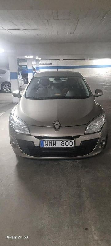 Brun Begagnad 2010 Renault Mégane III Halvkombi | 44 900 kr - Bild 1/4