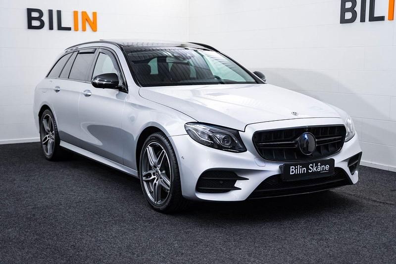 Silver Begagnad 2019 Mercedes E220 AMG Kombi | 324 900 kr (Marknadspris) - Bild 1/4
