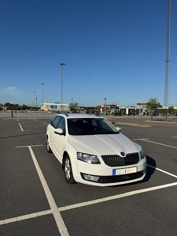 Begagnad 2016 Skoda Octavia Kombi | 72 000 kr (Superpris) - Bild 1/4