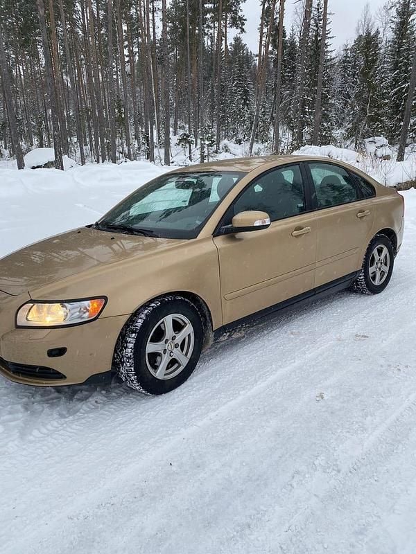 Begagnad 2009 Volvo S40 Sedan | 32 000 kr (Marknadspris) - Bild 1/4
