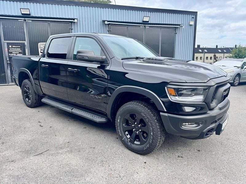 Svart Ny 2024 Dodge Ram Pickup | 1 123 750 kr - Bild 1/4