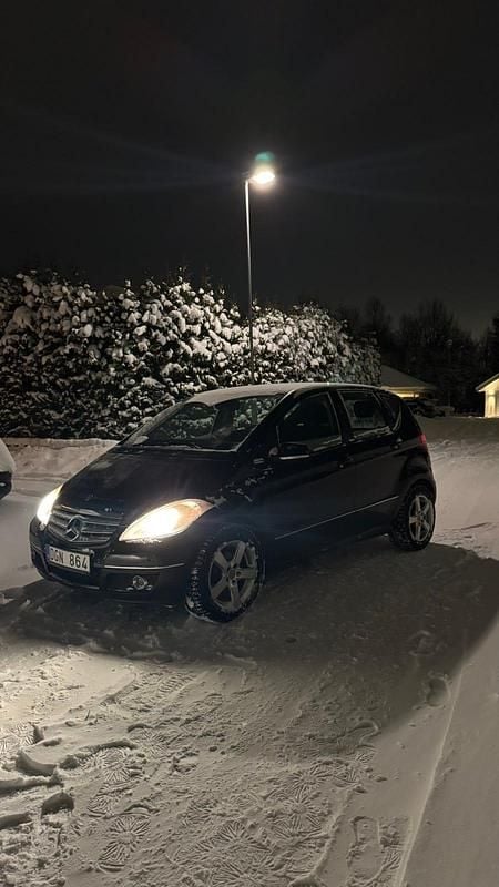 Begagnad 2010 Mercedes A180 Halvkombi | 40 000 kr (Marknadspris) - Bild 1/4