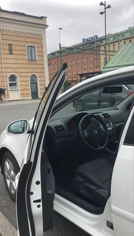 Begagnad VW Golf VI 140 HK (102 kW) 2008 Halvkombi