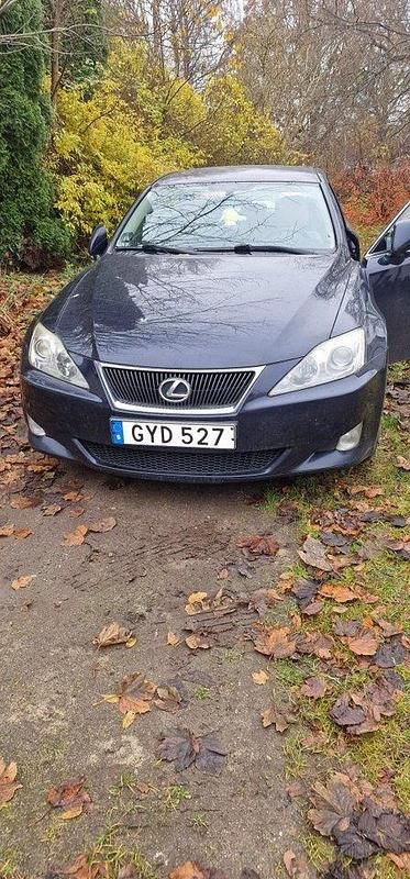 Blå Begagnad 2008 Lexus IS220d Sedan | 48 000 kr - Bild 1/4