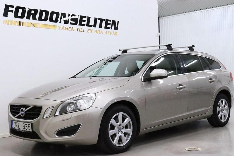 Ljusbrun (brun) Begagnad 2011 Volvo V60 Summum Kombi | 89 800 kr (Marknadspris) - Bild 1/4