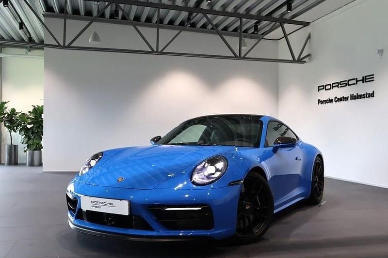 Blå (blue) Begagnad 2024 Porsche 911 Carrera 4 GTS Sportkupé | 1 795 000 kr (Marknadspris) - Bild 1/4