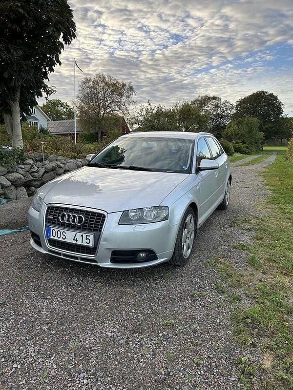 Silver Begagnad 2007 Audi A3 Sportback Comfort Halvkombi | 45 000 kr (Marknadspris) - Bild 1/4
