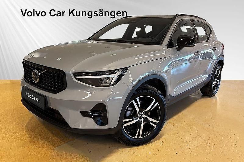 Begagnad 2025 Volvo XC40 SUV | 399 900 kr (Marknadspris) - Bild 1/3