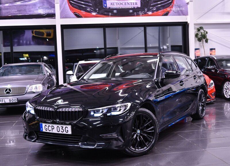 Svart Begagnad 2020 BMW 320 Sport Line Kombi | 264 900 kr (Dyr) - Bild 1/4